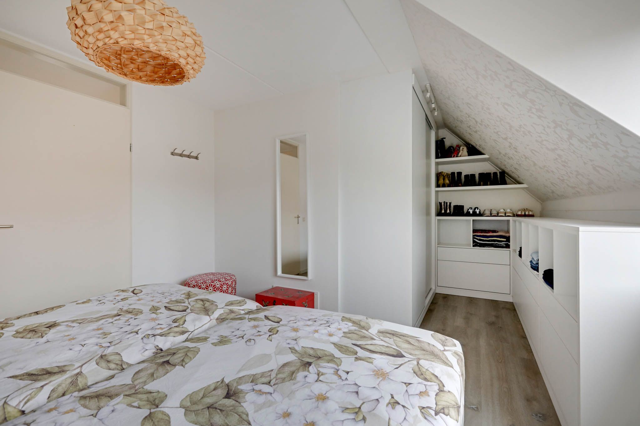 Spacious family home with 5 bedrooms in green Doetinchem neighbourhood — 45