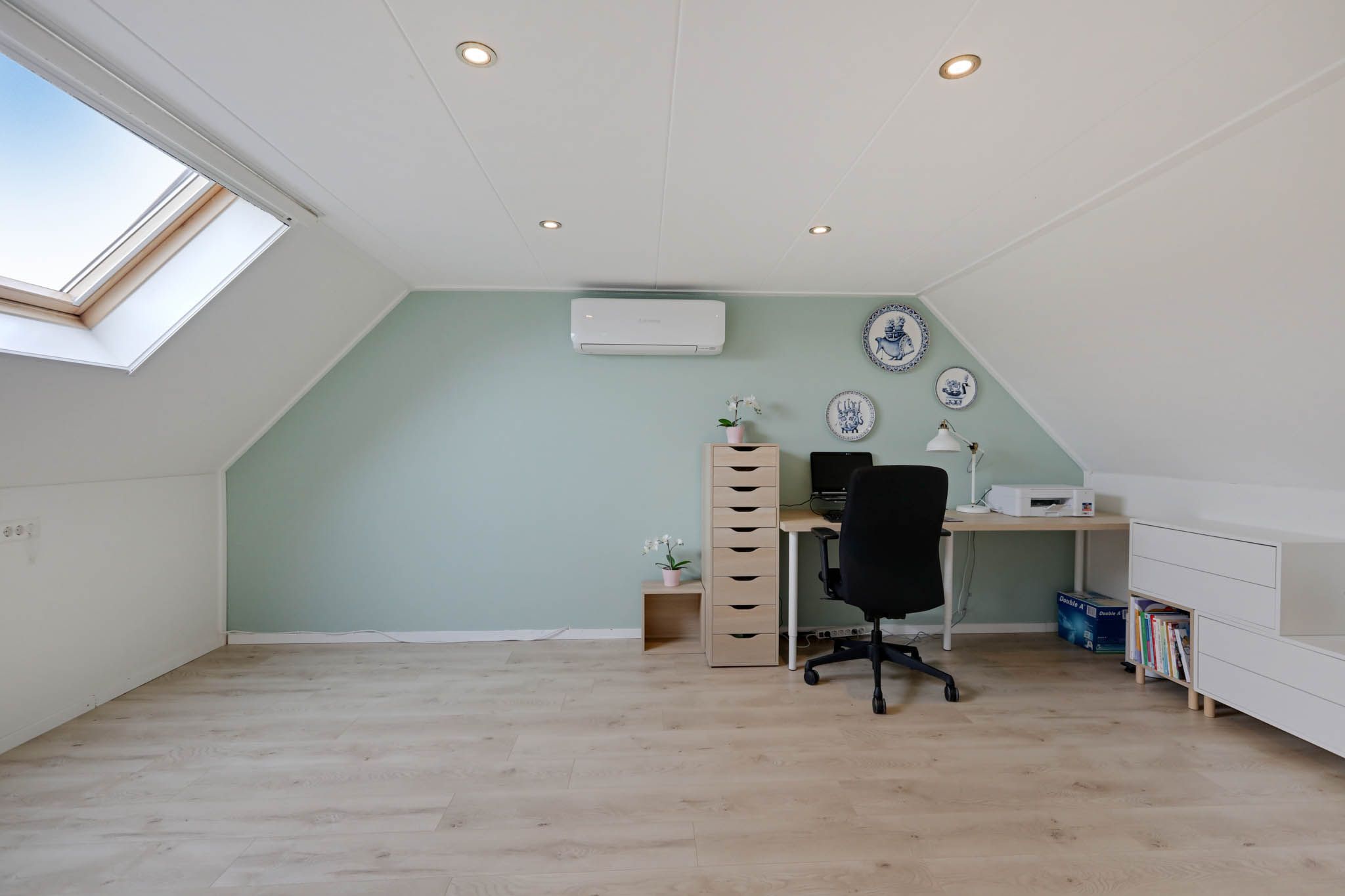 Spacious family home with 5 bedrooms in green Doetinchem neighbourhood — 60