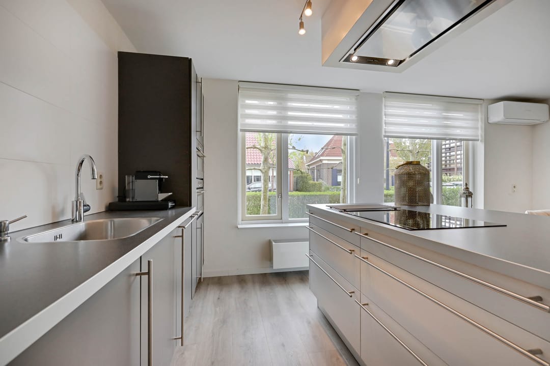 Spacious family home with 5 bedrooms in green Doetinchem neighbourhood — 28