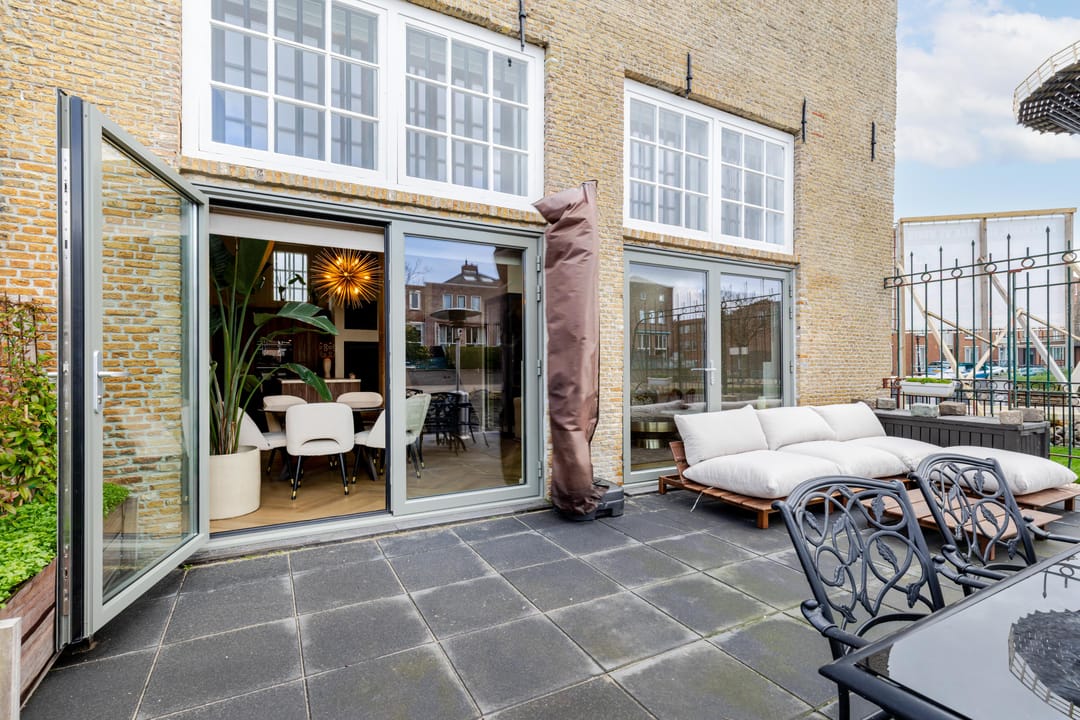 Monumental Townhouse with Water Views in Schiedam — 31