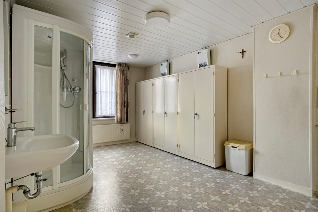 Spacious 1920s Detached Home with Large Garden and Former Shop Space in Herkenbosch — 22
