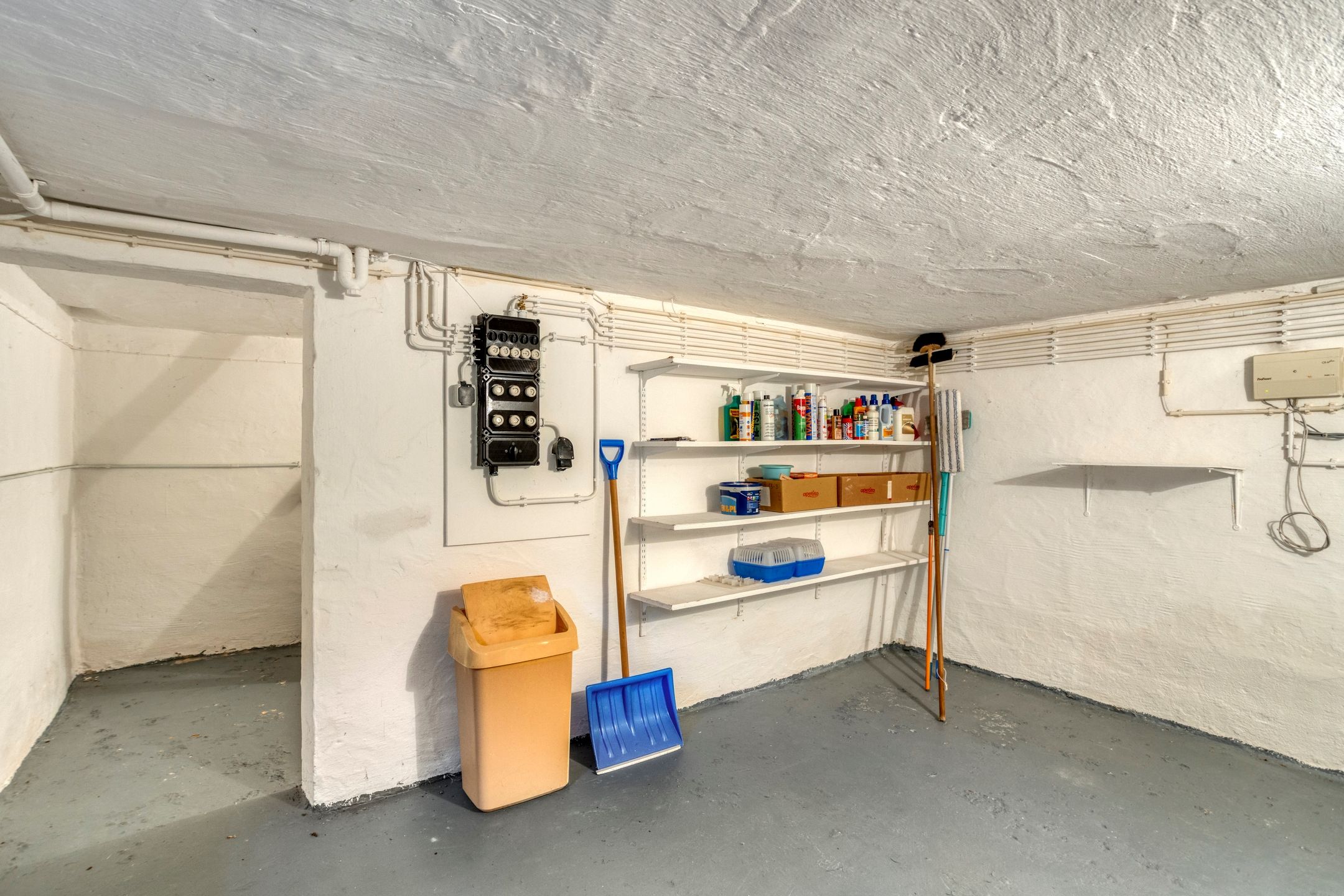 Spacious 1920s Detached Home with Large Garden and Former Shop Space in Herkenbosch — 27