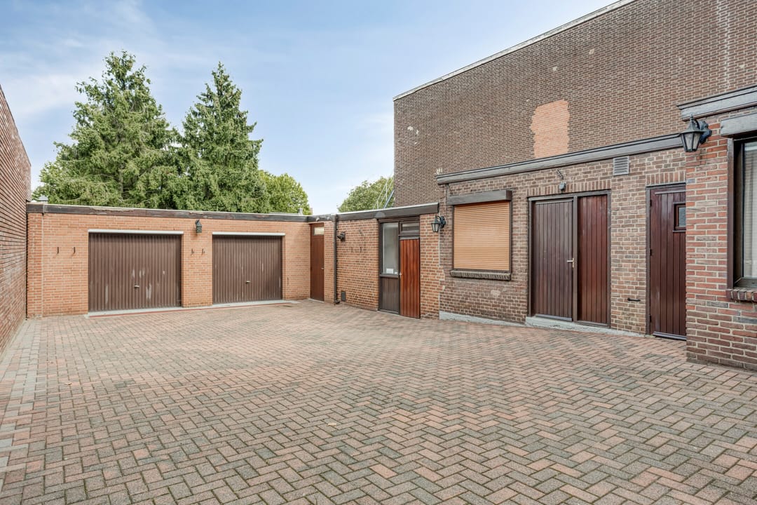 Spacious 1920s Detached Home with Large Garden and Former Shop Space in Herkenbosch — 31