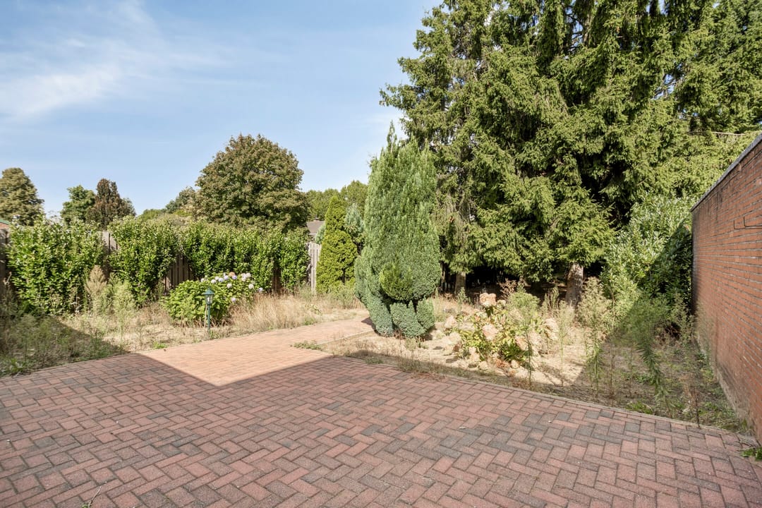 Spacious 1920s Detached Home with Large Garden and Former Shop Space in Herkenbosch — 37