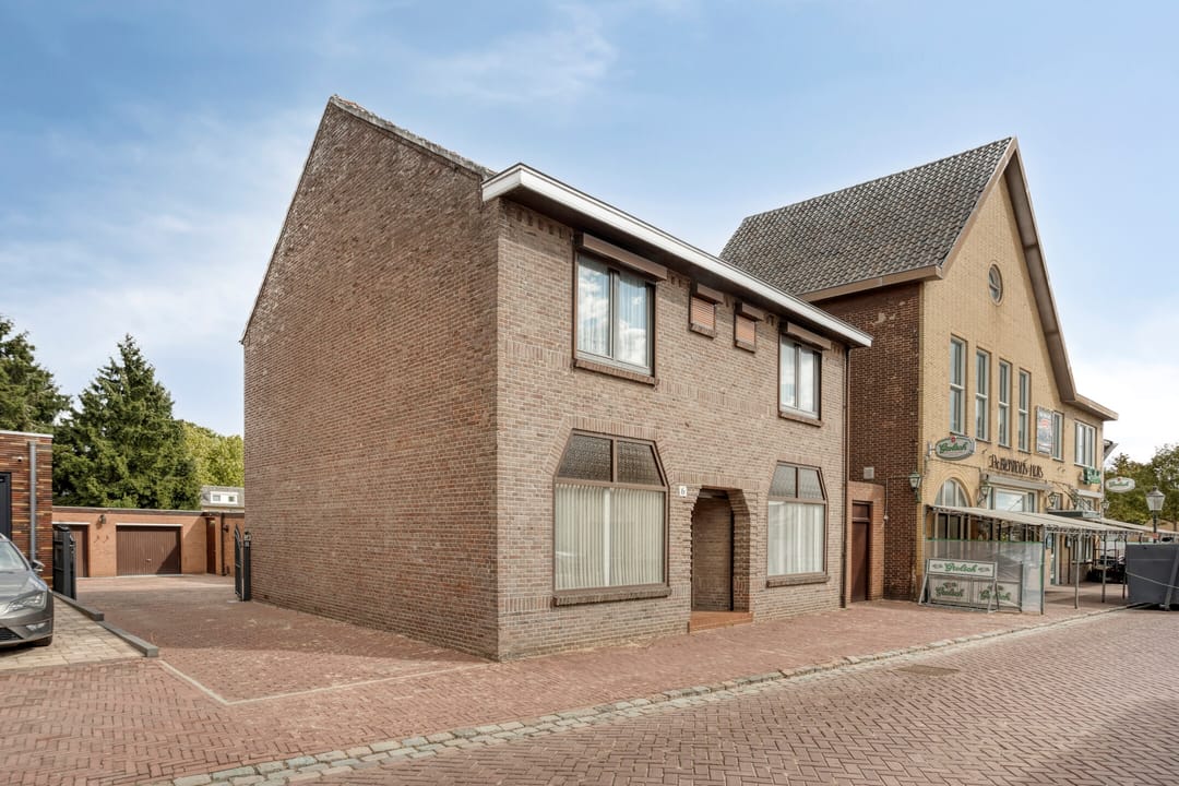 Spacious 1920s Detached Home with Large Garden and Former Shop Space in Herkenbosch — 41