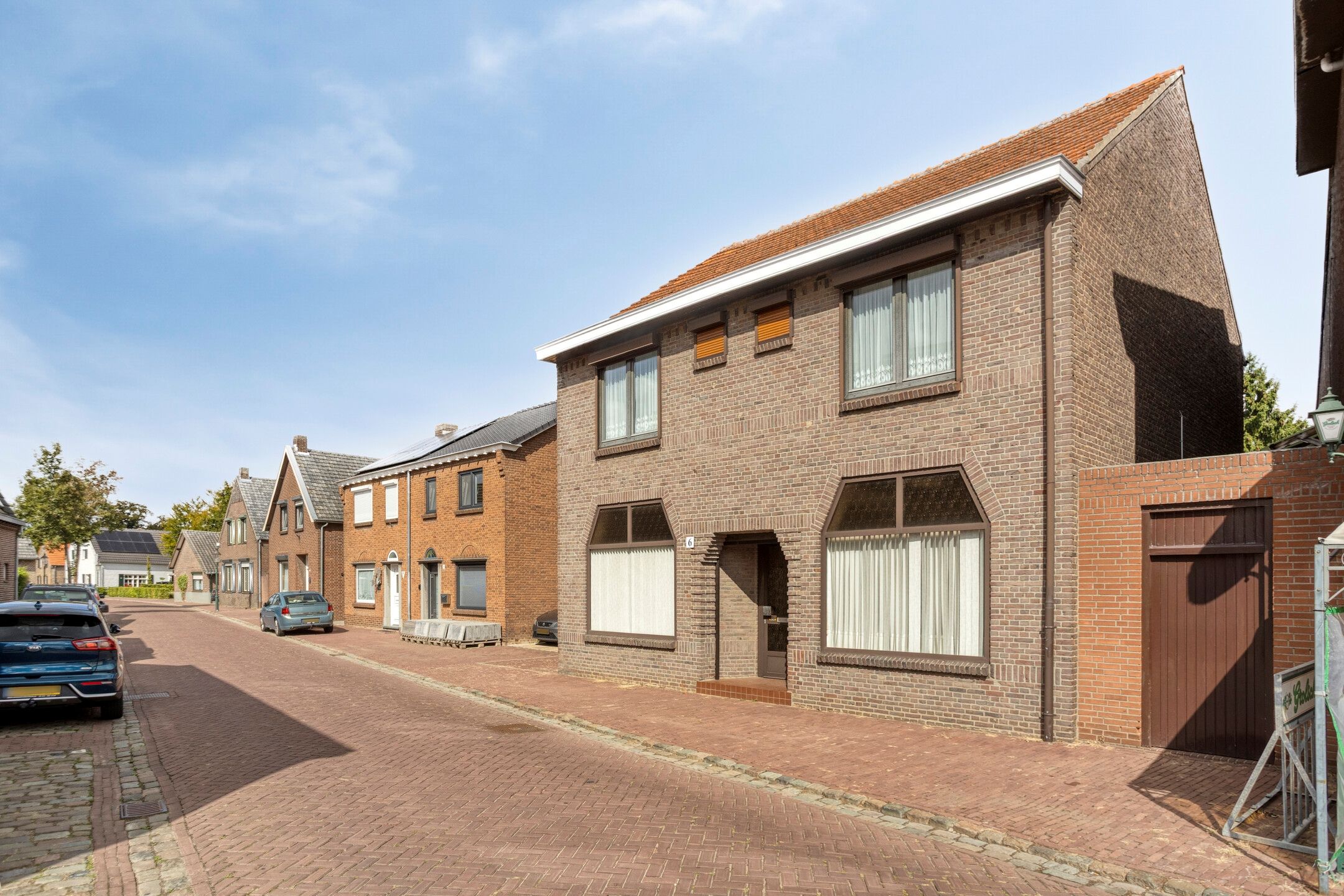 Spacious 1920s Detached Home with Large Garden and Former Shop Space in Herkenbosch — 42