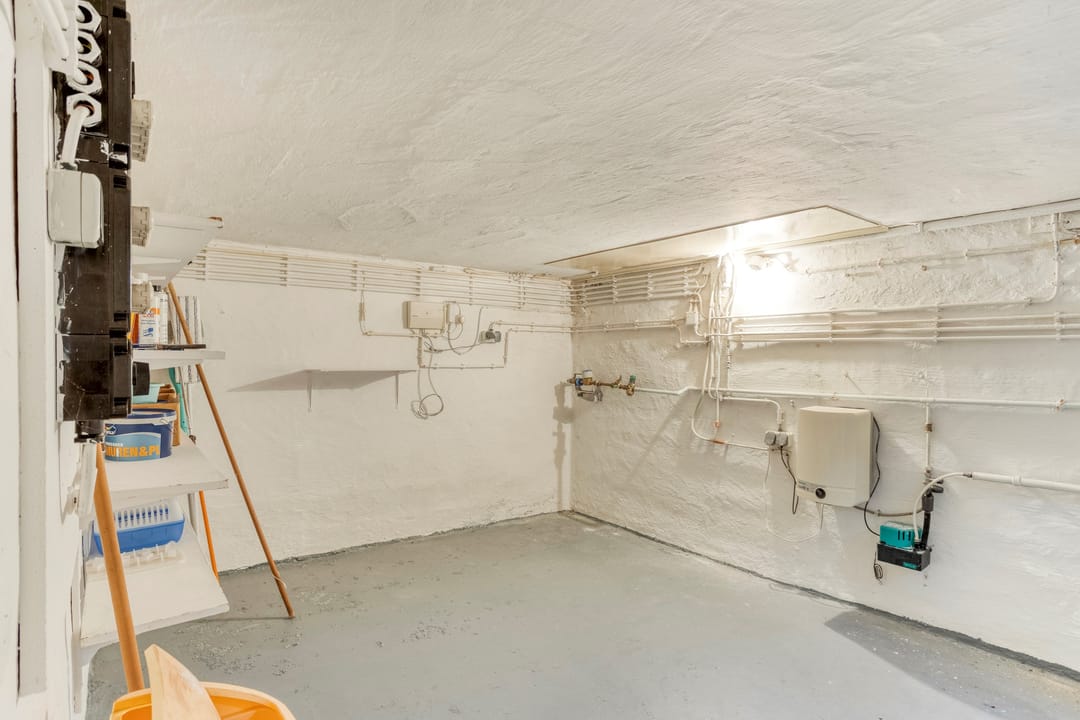 Spacious 1920s Detached Home with Large Garden and Former Shop Space in Herkenbosch — 28