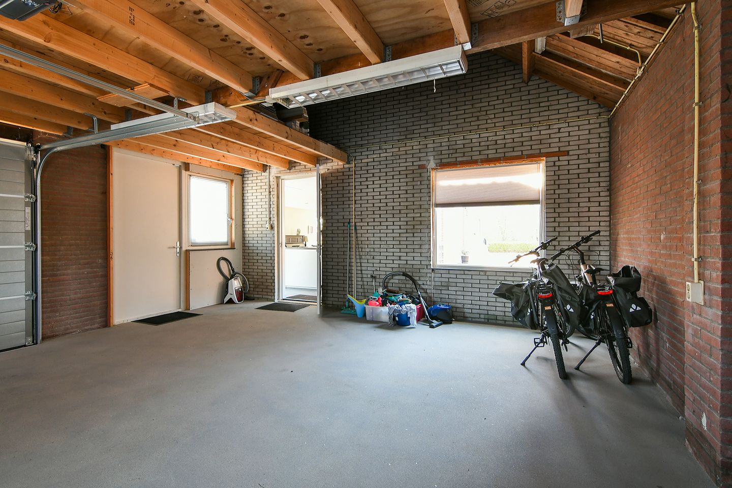 Photo 20 of Kruisweg 1131