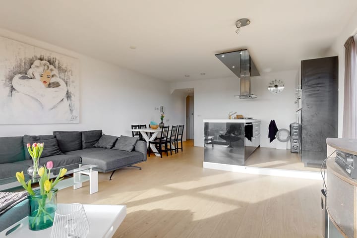 Photo 3 of Teakhout 40