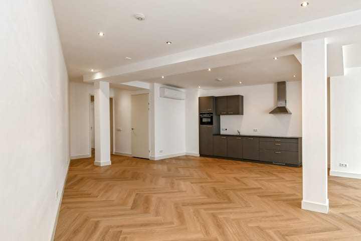 Photo 2 of Deken Frankenstraat 19