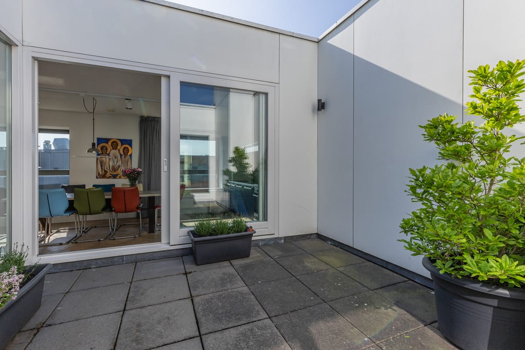 Luxury 3-Level Apartment on Oosterdokseiland with Perpetual Leasehold Paid Off — 43
