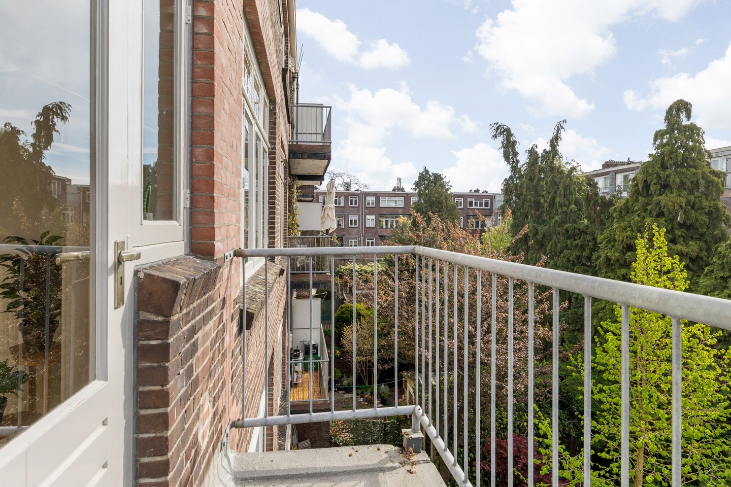 Photo 10 of Bisschopstraat 36-B02