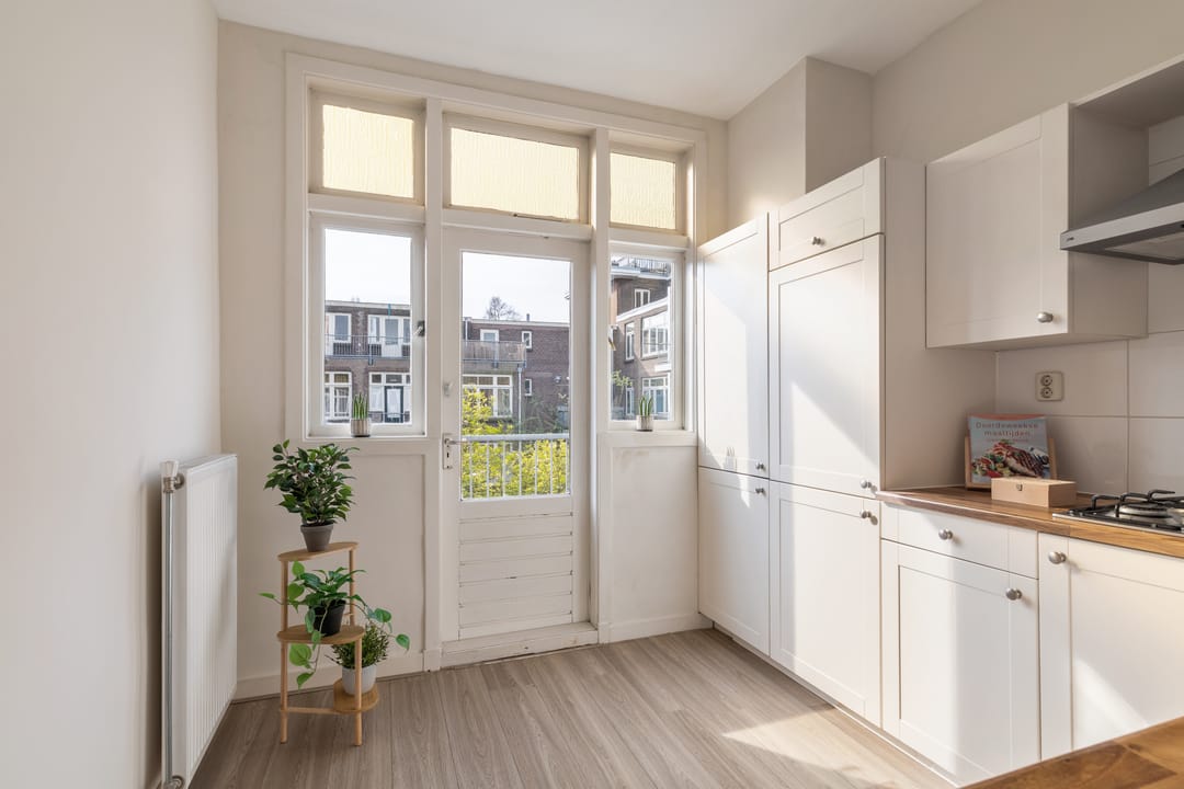 Photo 8 of Bisschopstraat 36-B02