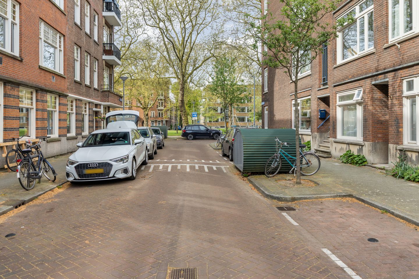 Photo 25 of Bisschopstraat 36-B02