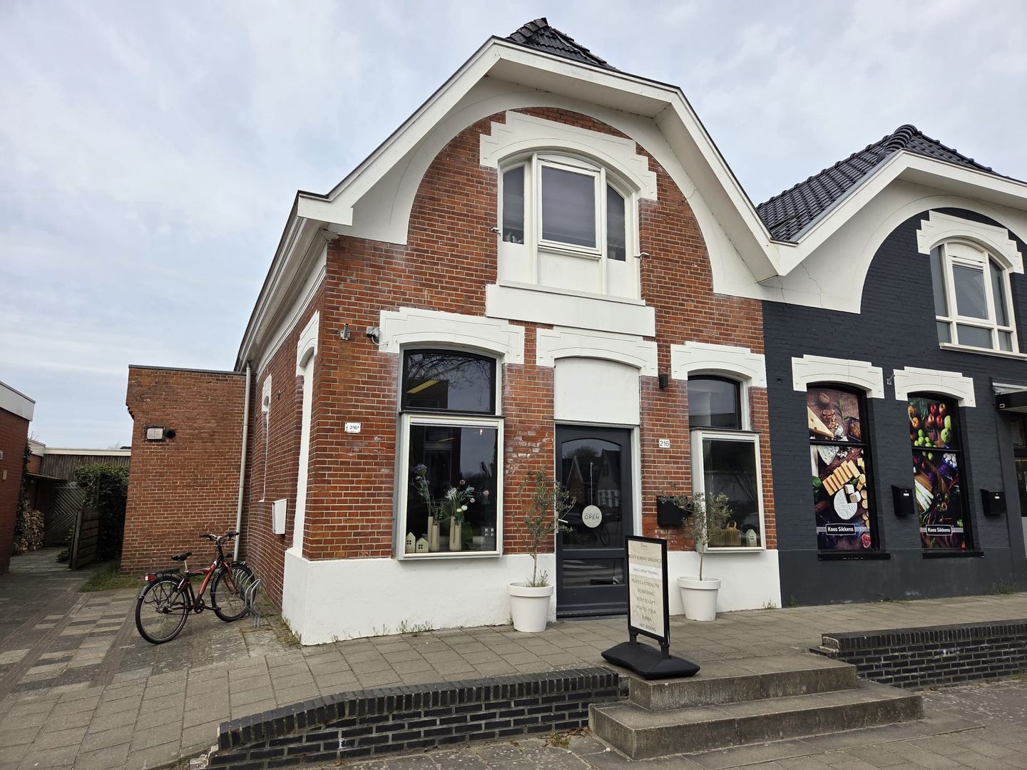 View photo 2 of Hoofdweg 216