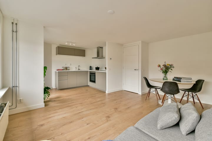 Foto 4 van Jan van Galenstraat 130-4