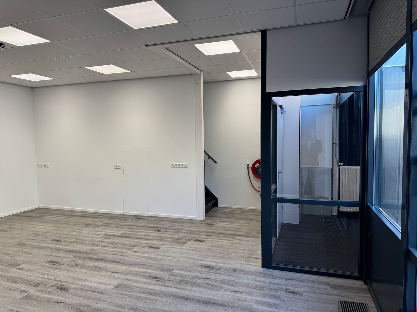 View photo 3 of Minervum 7444-C