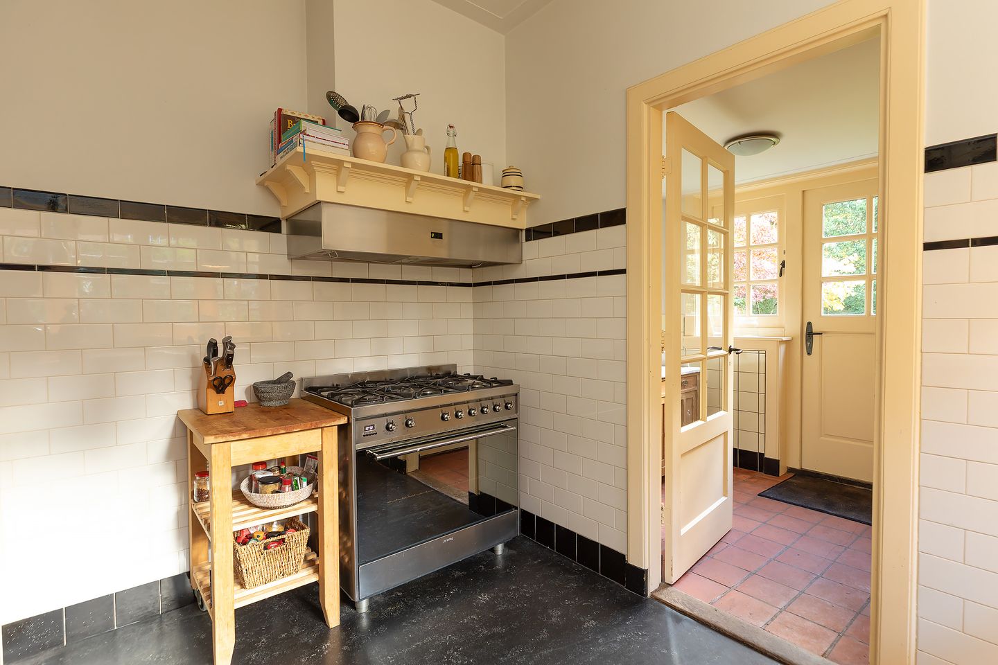 Spacious 1930s Semi-Detached Villa in Hilversum's Prestigious Schilderskwartier — 14