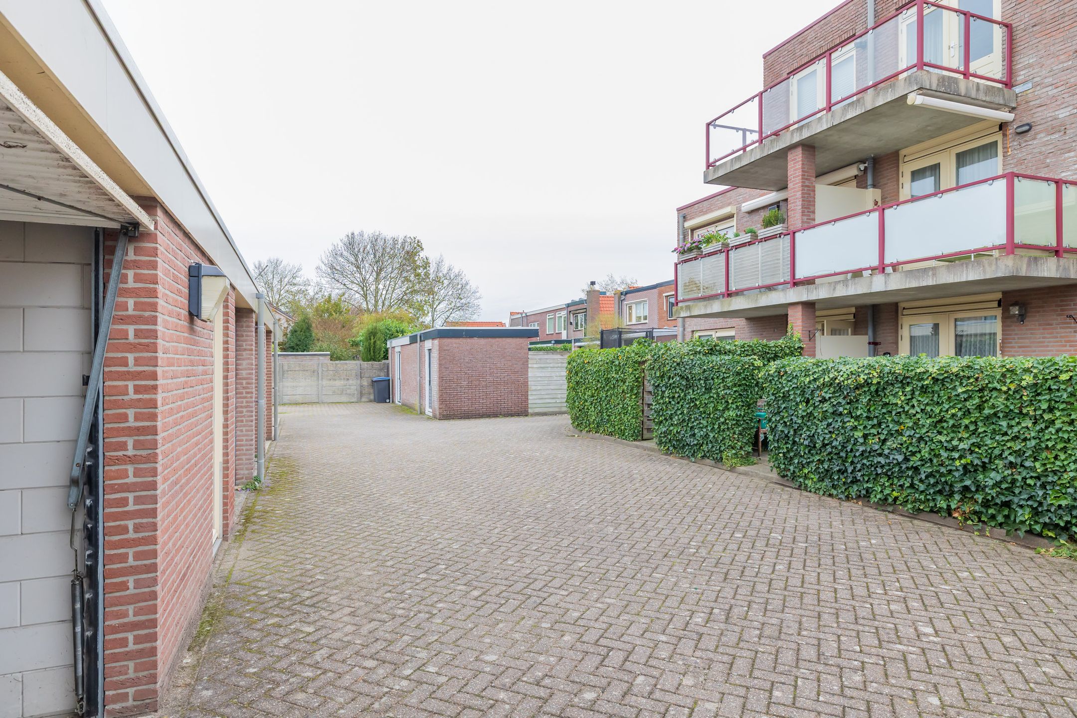 Ground floor apartment with garden and private garage near nature reserves — 30