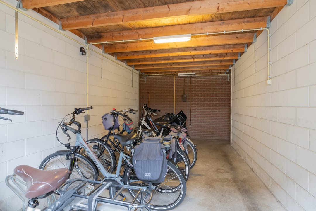Ground floor apartment with garden and private garage near nature reserves — 31
