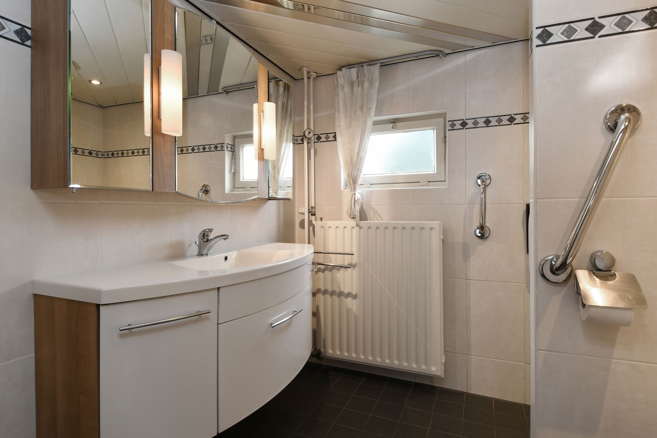 Spacious detached property with apartment and large plot in Echt — 12