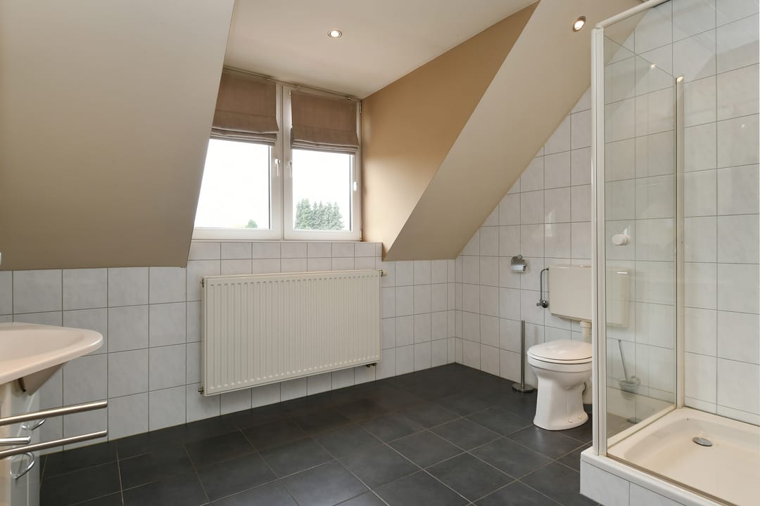 Spacious detached property with apartment and large plot in Echt — 28
