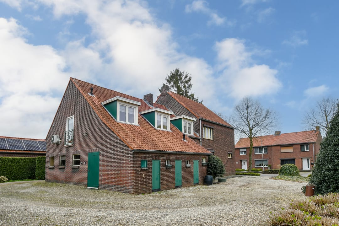 Spacious detached property with apartment and large plot in Echt — 31