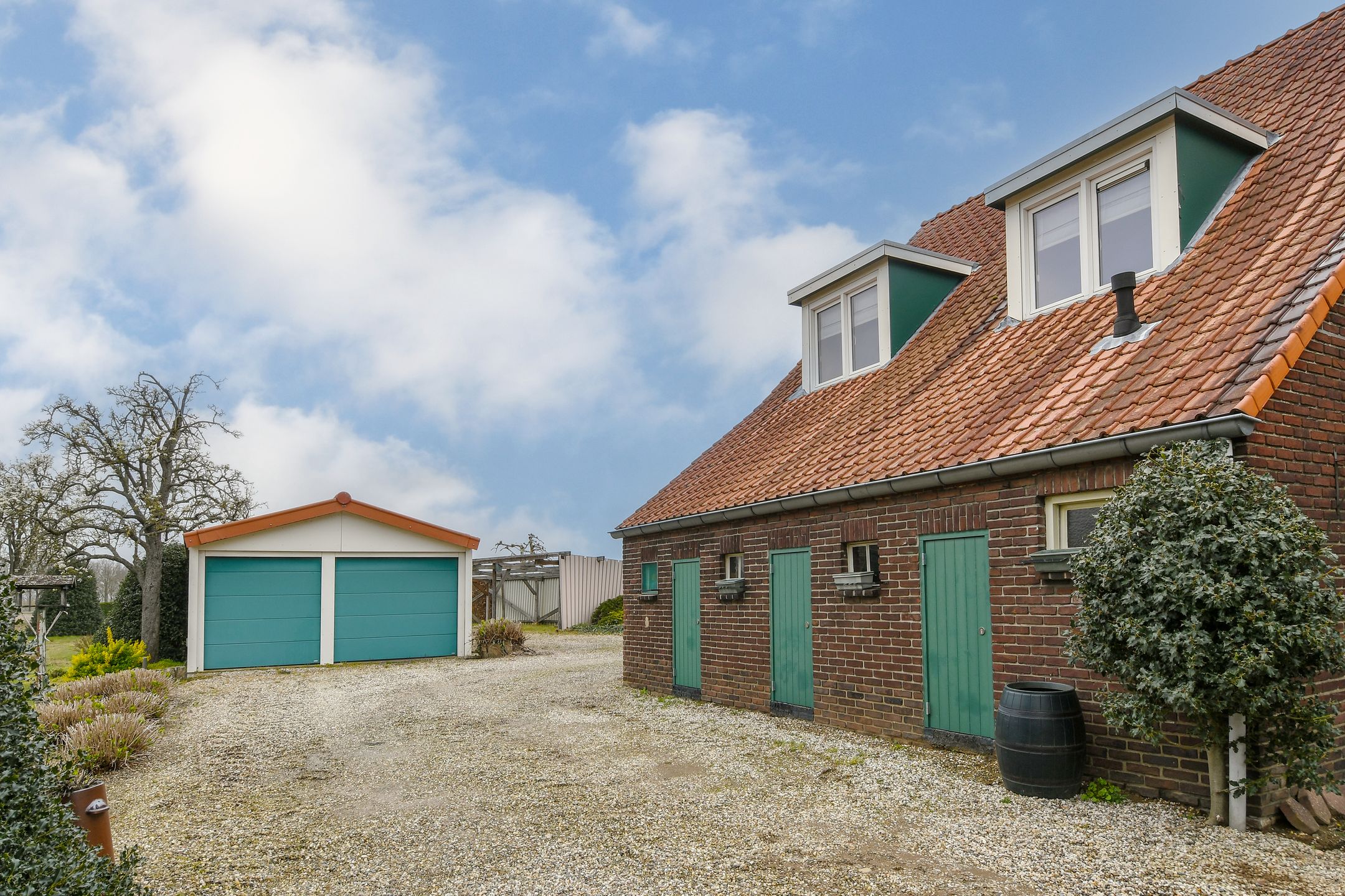 Spacious detached property with apartment and large plot in Echt — 33