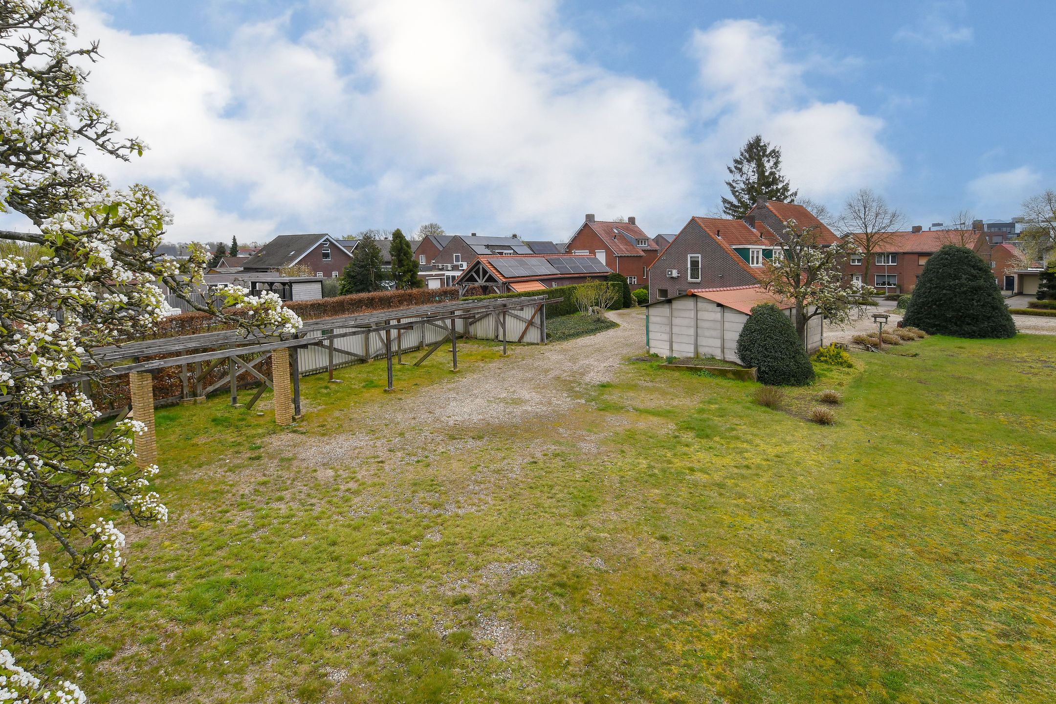 Spacious detached property with apartment and large plot in Echt — 39