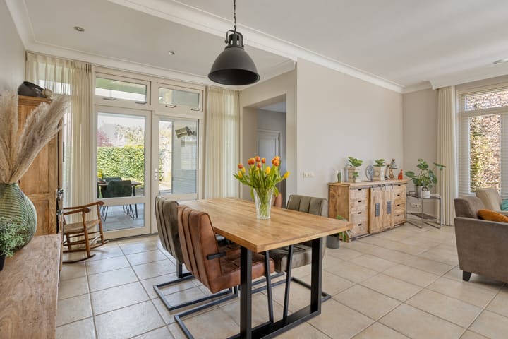 Photo 2 of Roselmanserf 8