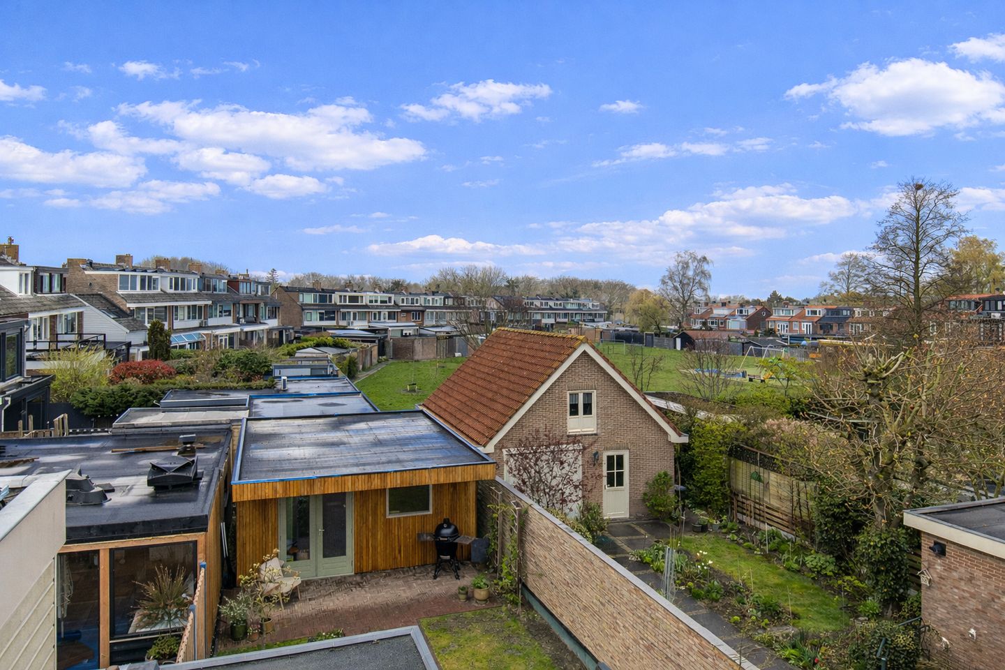 Renovated 1930s Semi-Detached Home with Large Garden and Outbuilding in Zwanenburg — 25