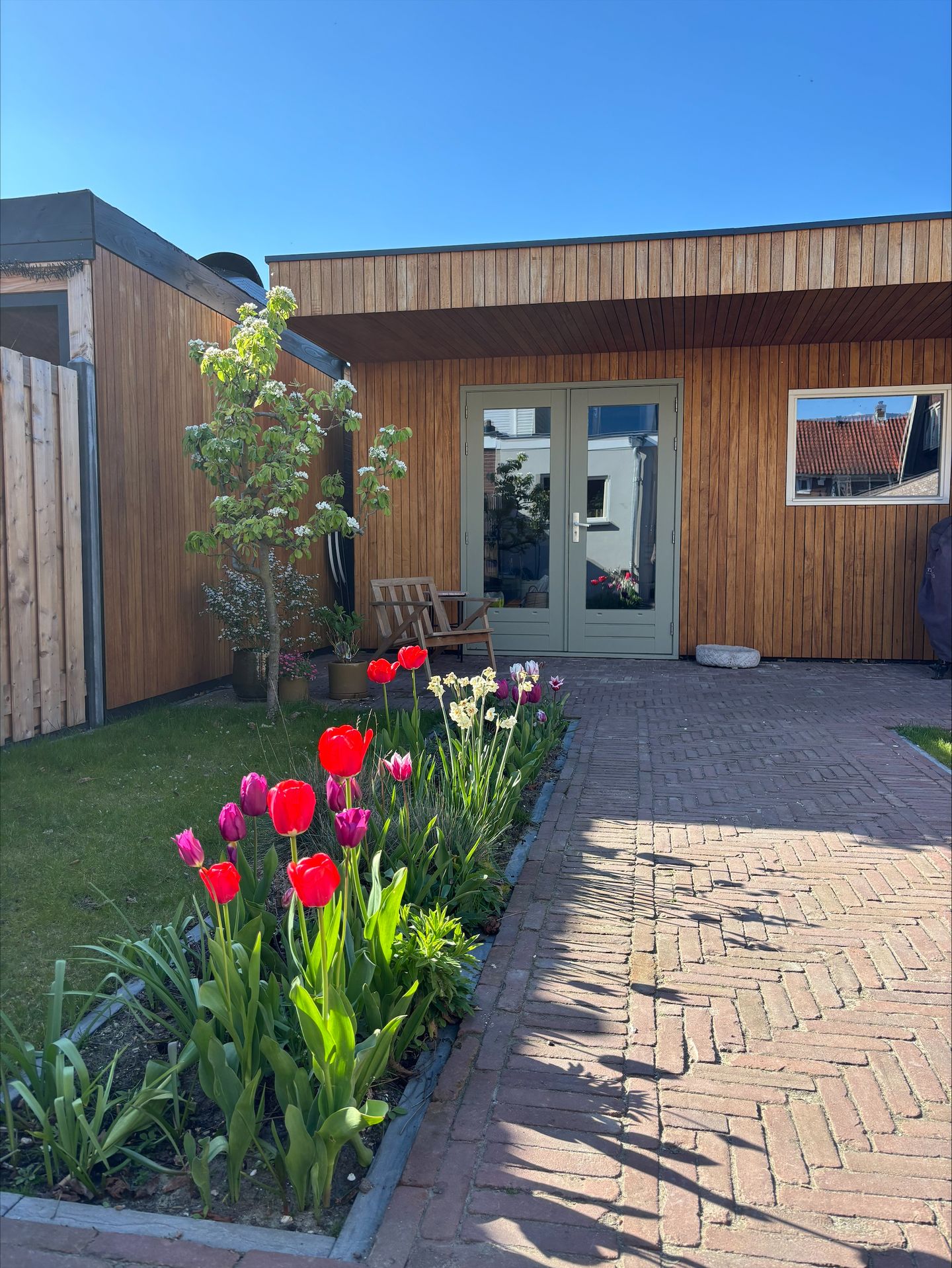 Renovated 1930s Semi-Detached Home with Large Garden and Outbuilding in Zwanenburg — 19