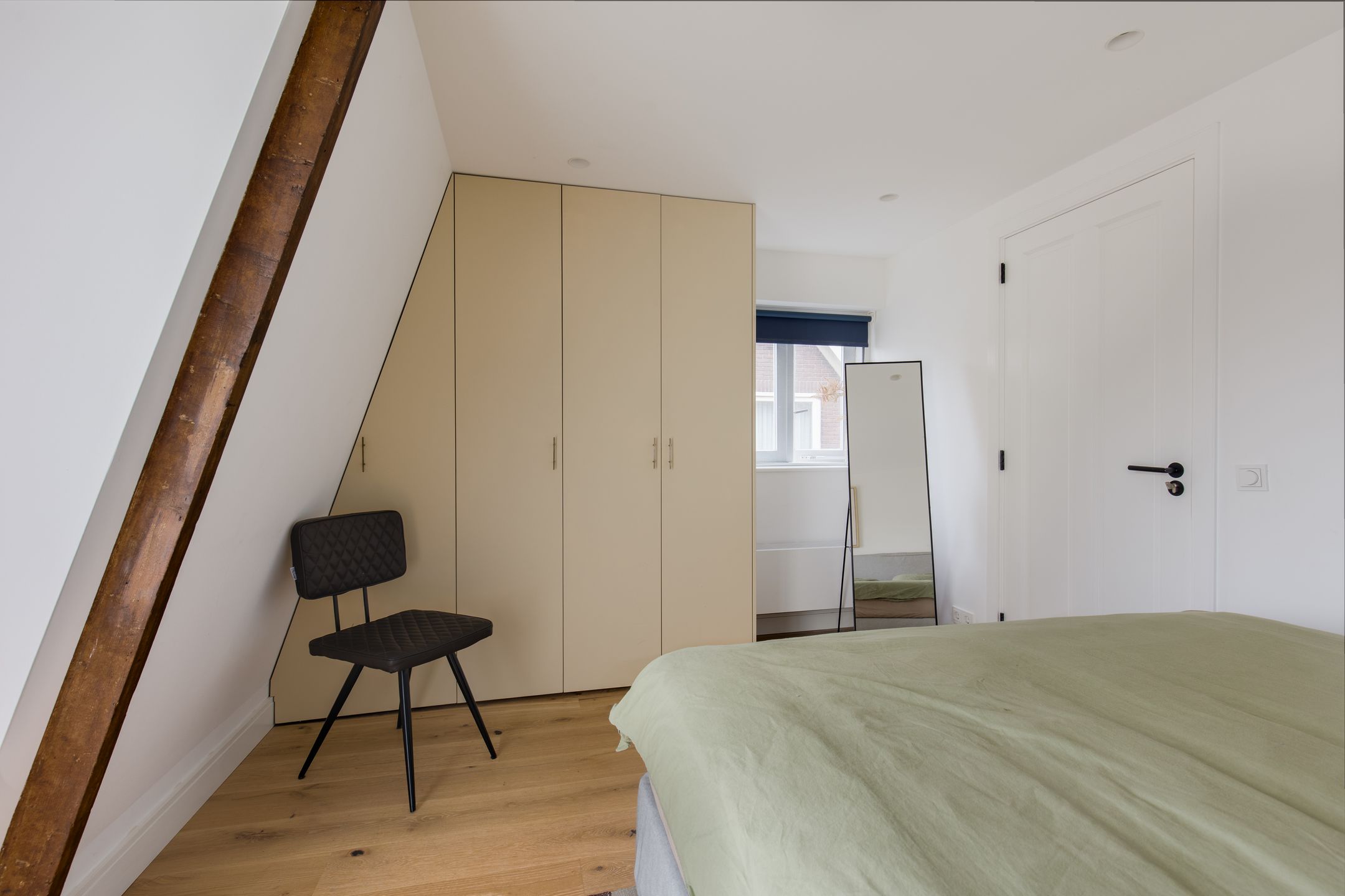 Renovated 1930s Semi-Detached Home with Large Garden and Outbuilding in Zwanenburg — 24