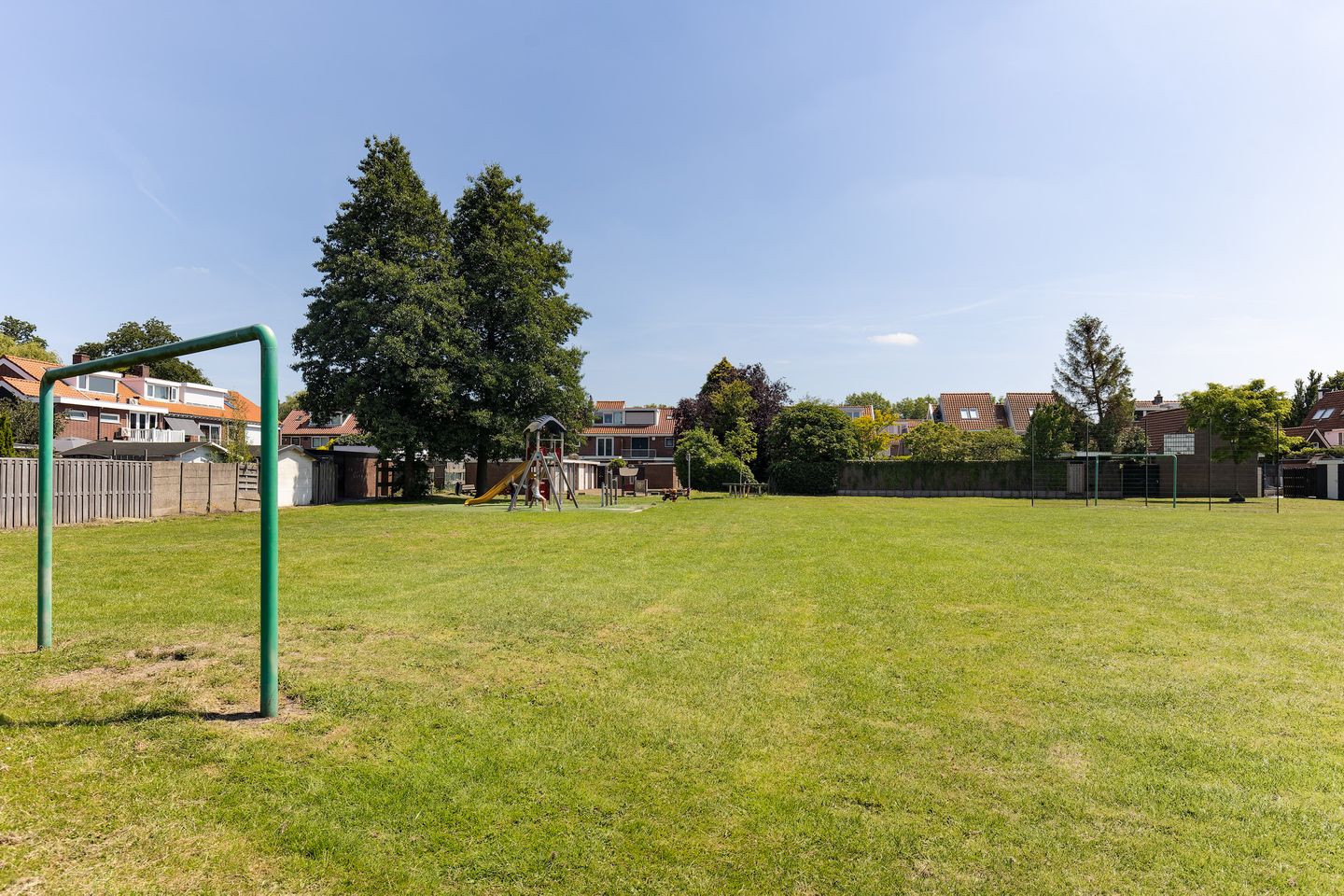 Renovated 1930s Semi-Detached Home with Large Garden and Outbuilding in Zwanenburg — 35