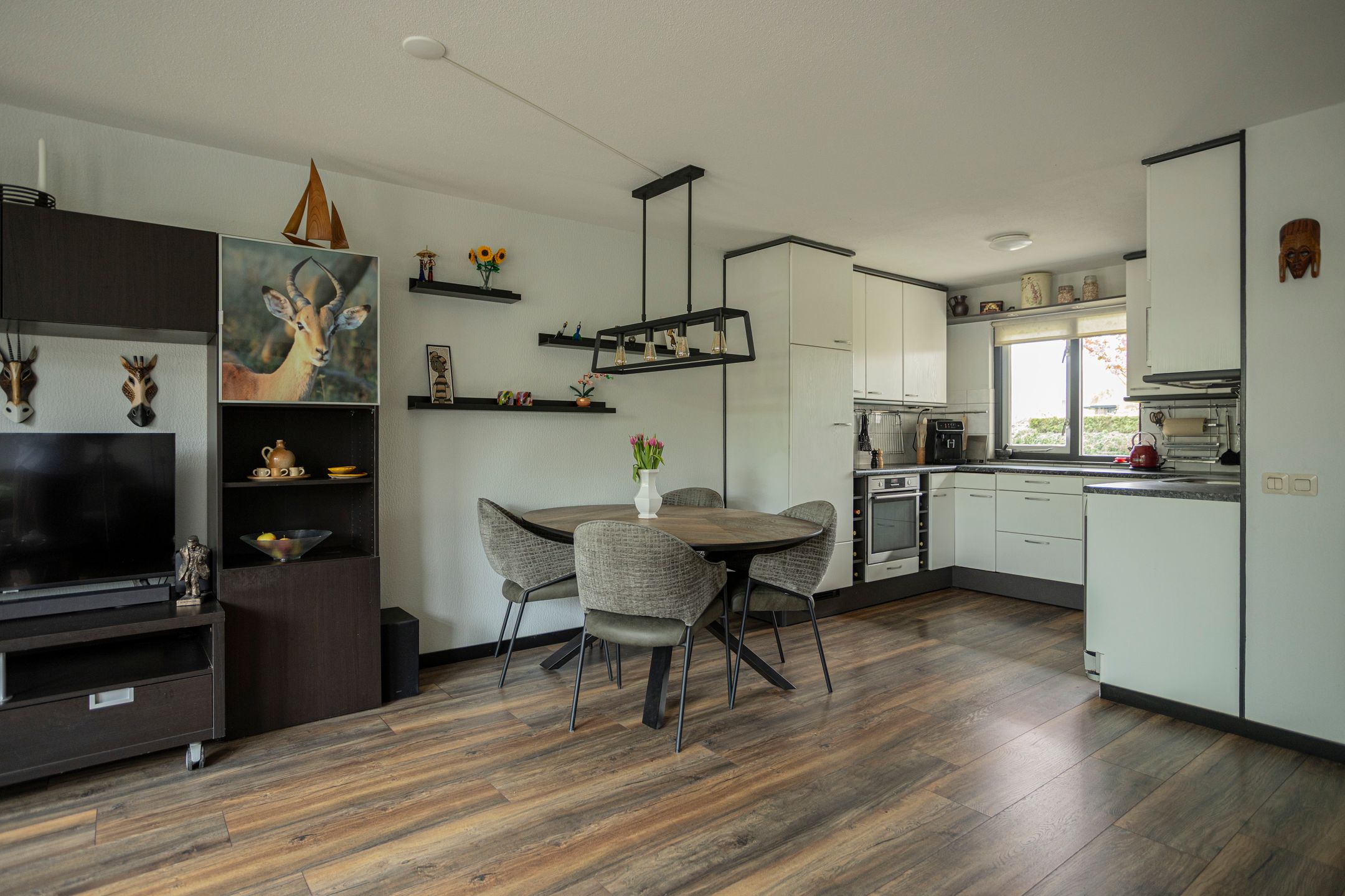 Spacious Family Home with 4 Bedrooms and Sunny Garden in Hoofddorp — 12