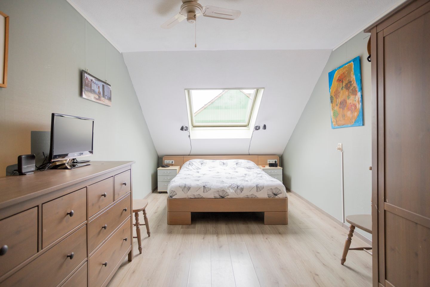Spacious Family Home with 4 Bedrooms and Sunny Garden in Hoofddorp — 19