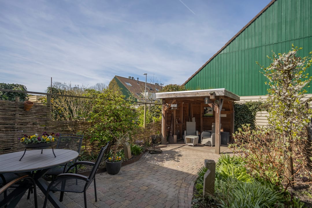 Spacious Family Home with 4 Bedrooms and Sunny Garden in Hoofddorp — 37