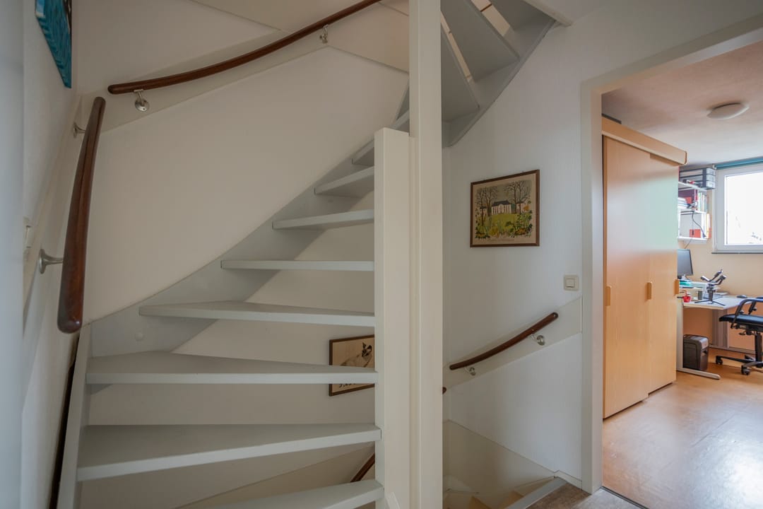 Spacious Family Home with 4 Bedrooms and Sunny Garden in Hoofddorp — 28