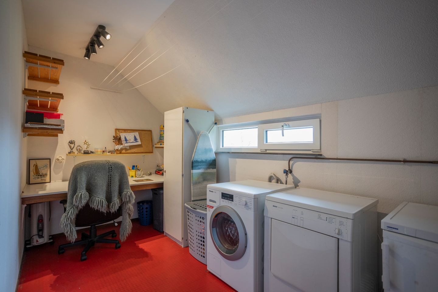 Spacious Family Home with 4 Bedrooms and Sunny Garden in Hoofddorp — 35