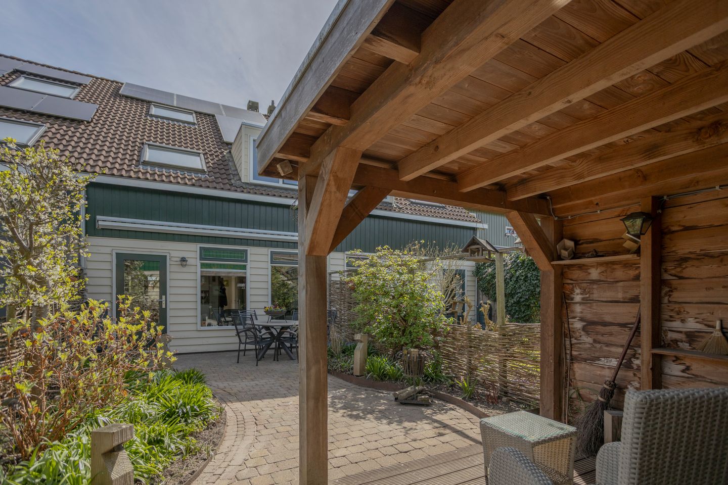 Spacious Family Home with 4 Bedrooms and Sunny Garden in Hoofddorp — 40