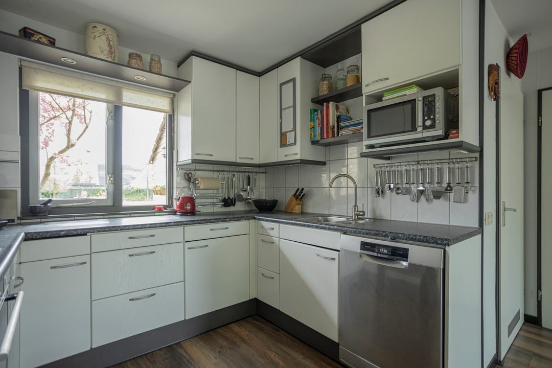 Spacious Family Home with 4 Bedrooms and Sunny Garden in Hoofddorp — 16