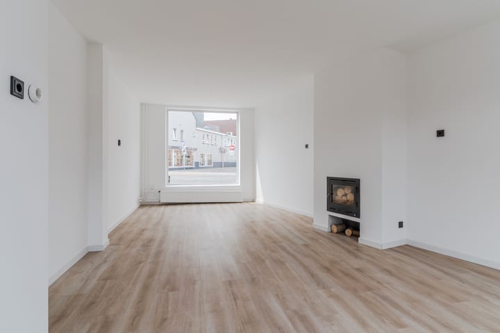 Foto 2 van Korvelplein 2