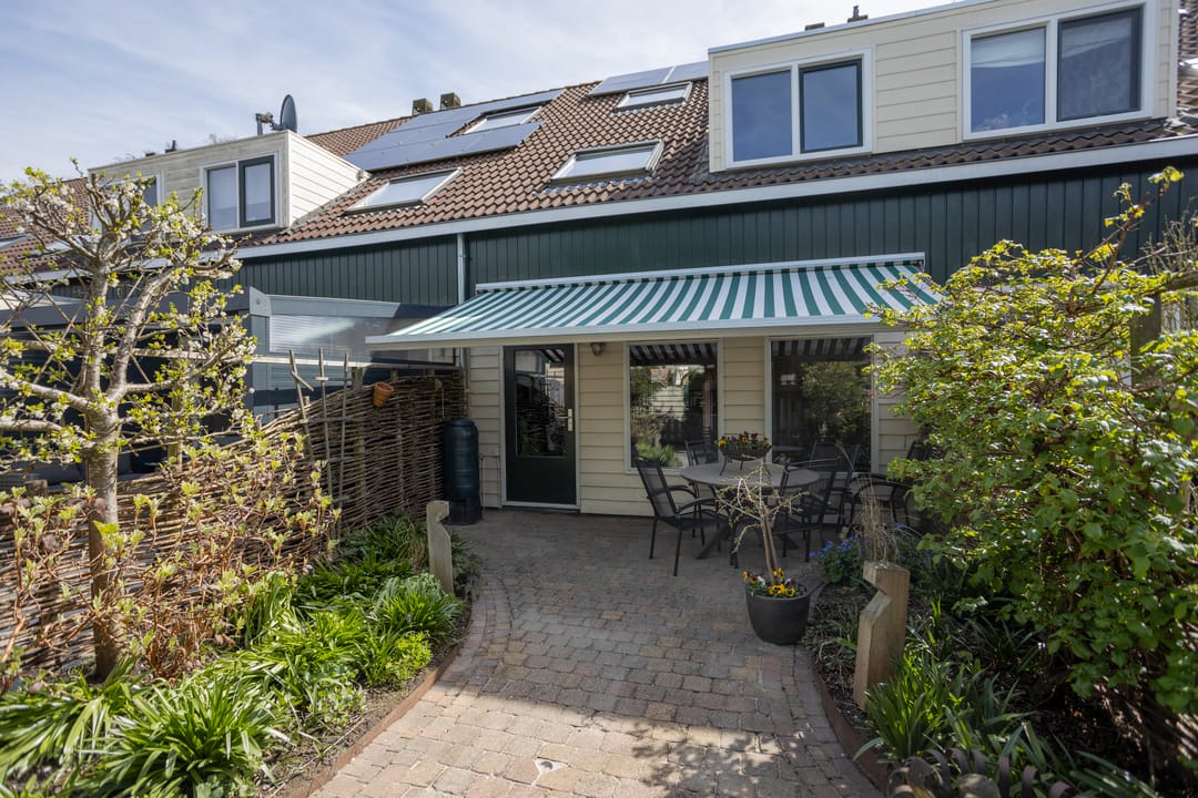 Spacious Family Home with 4 Bedrooms and Sunny Garden in Hoofddorp — 43