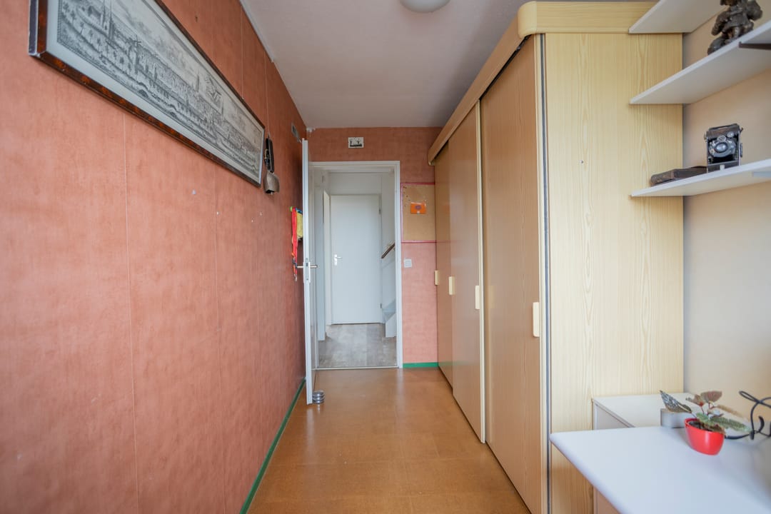 Spacious Family Home with 4 Bedrooms and Sunny Garden in Hoofddorp — 31