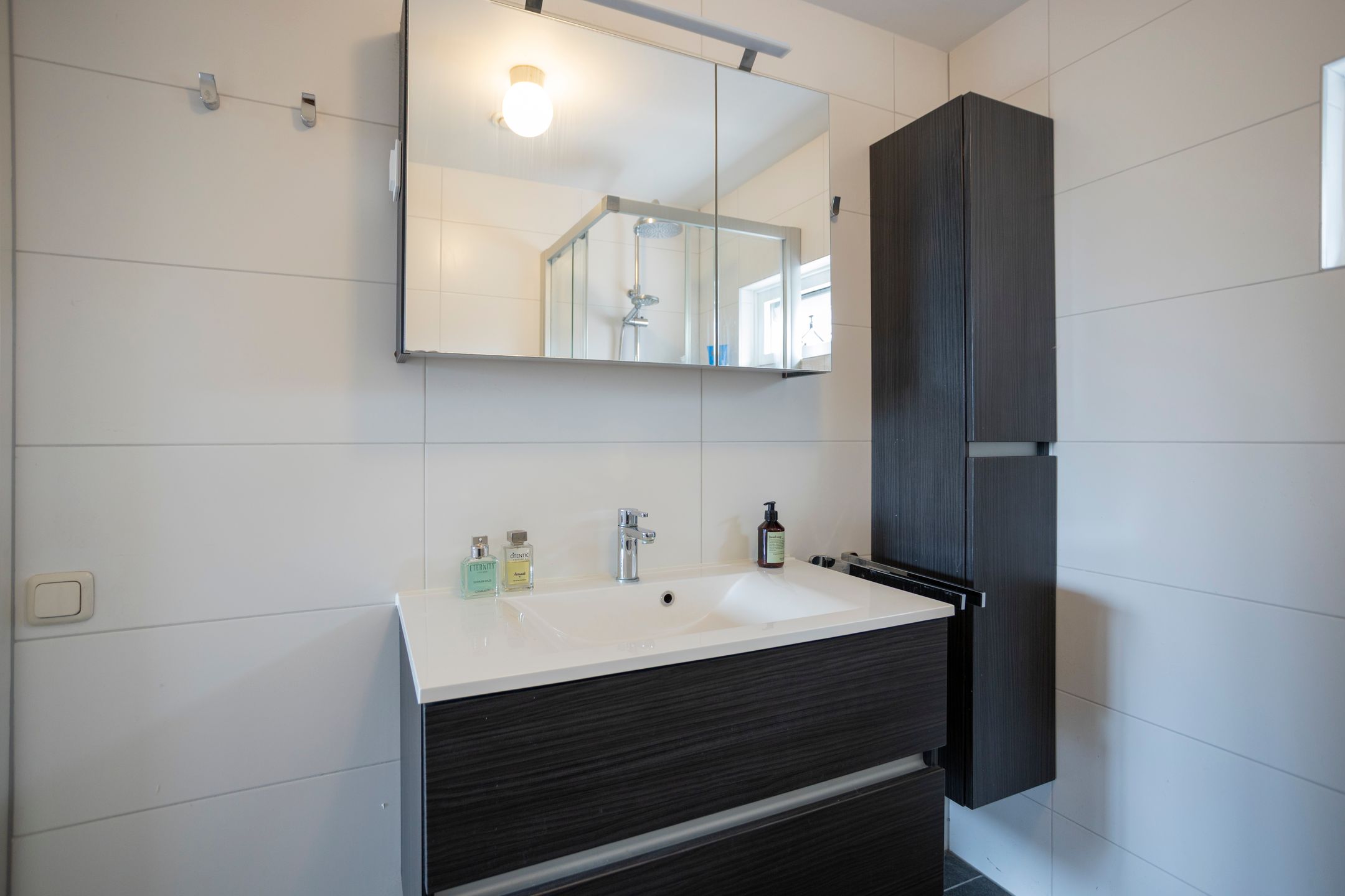 Spacious Family Home with 4 Bedrooms and Sunny Garden in Hoofddorp — 24