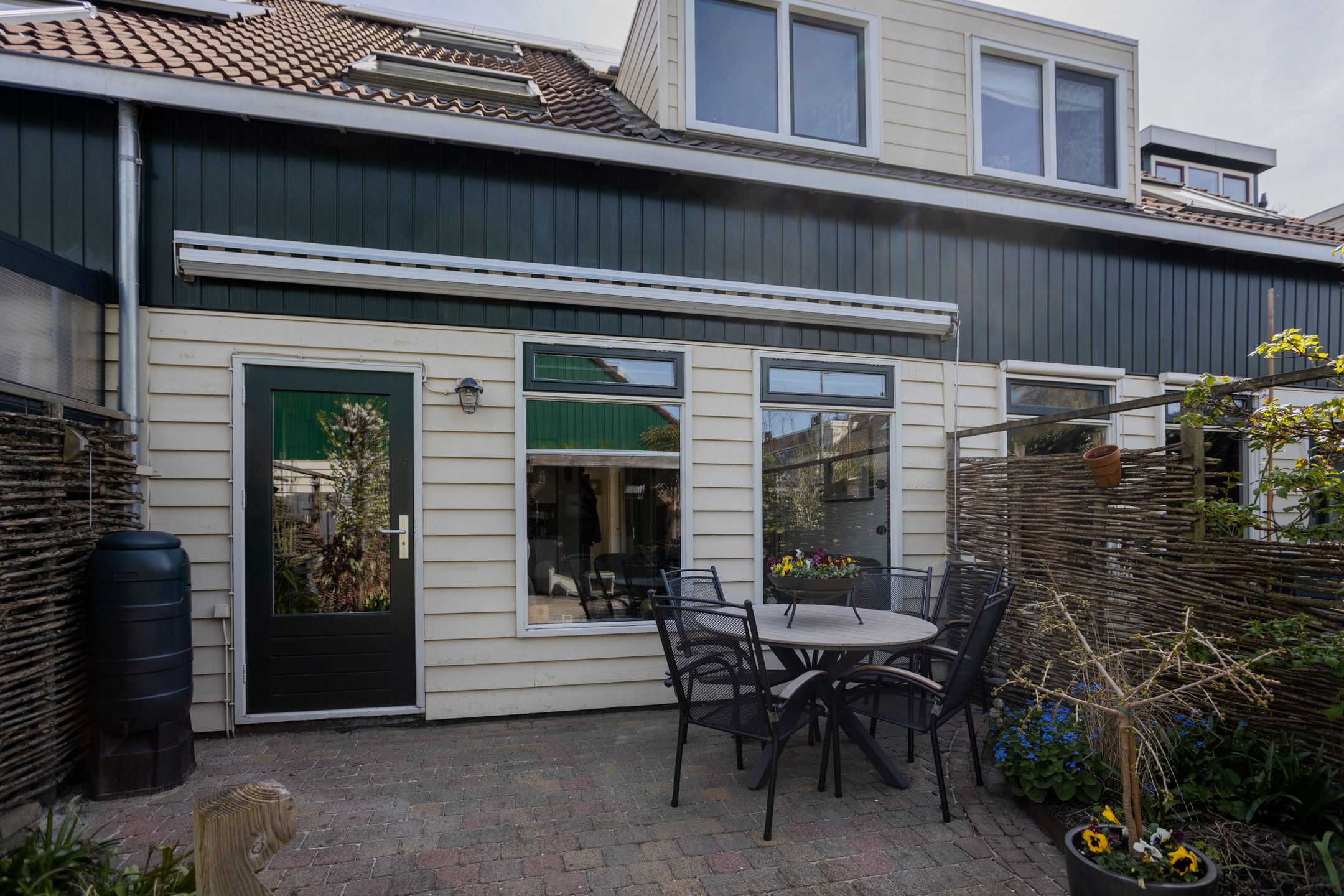 Spacious Family Home with 4 Bedrooms and Sunny Garden in Hoofddorp — 42