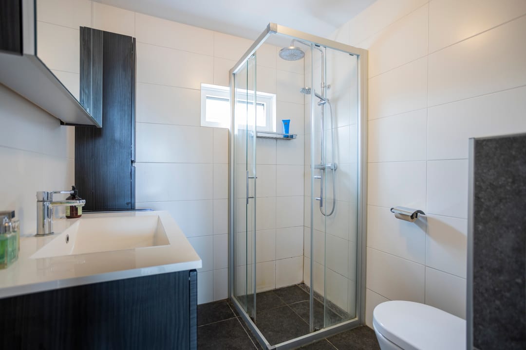 Spacious Family Home with 4 Bedrooms and Sunny Garden in Hoofddorp — 22