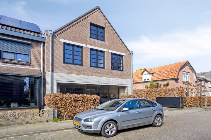 Photo 2 of Beatrixstraat 23-A
