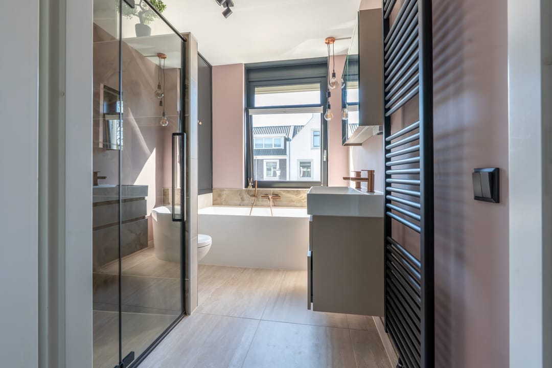 Move-in Ready Modern Corner Home in Popular Helsdingen Neighborhood — 28