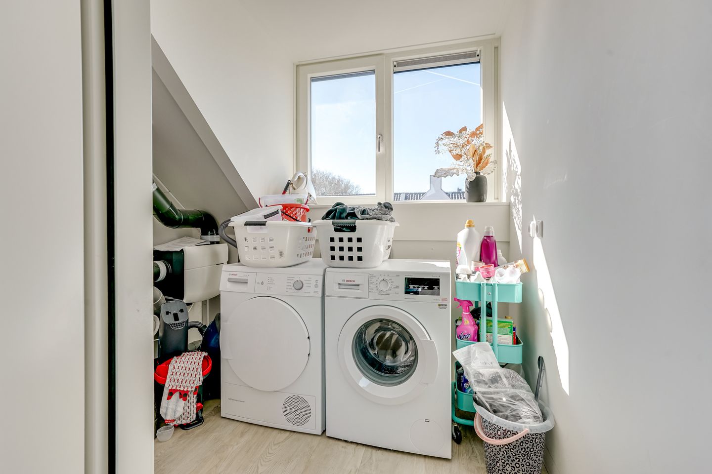 Move-in Ready Modern Corner Home in Popular Helsdingen Neighborhood — 34